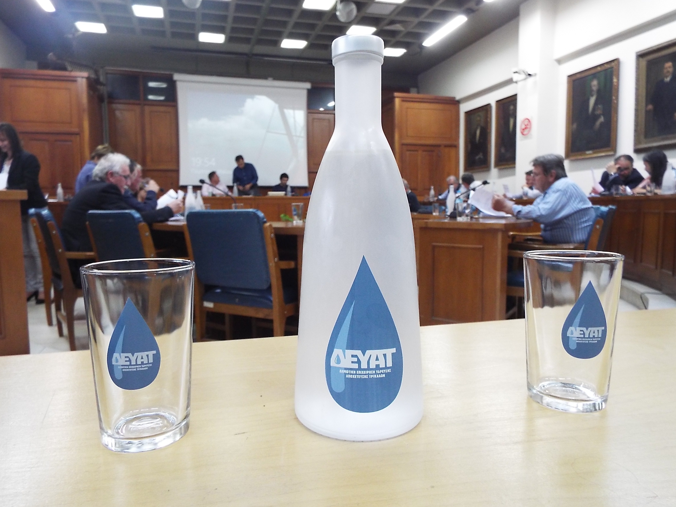 Σε ψύκτες και μπουκάλια το νερό της ΔΕΥΑΤ –Θα προσφέρεται σε δημοτικούς χώρους 